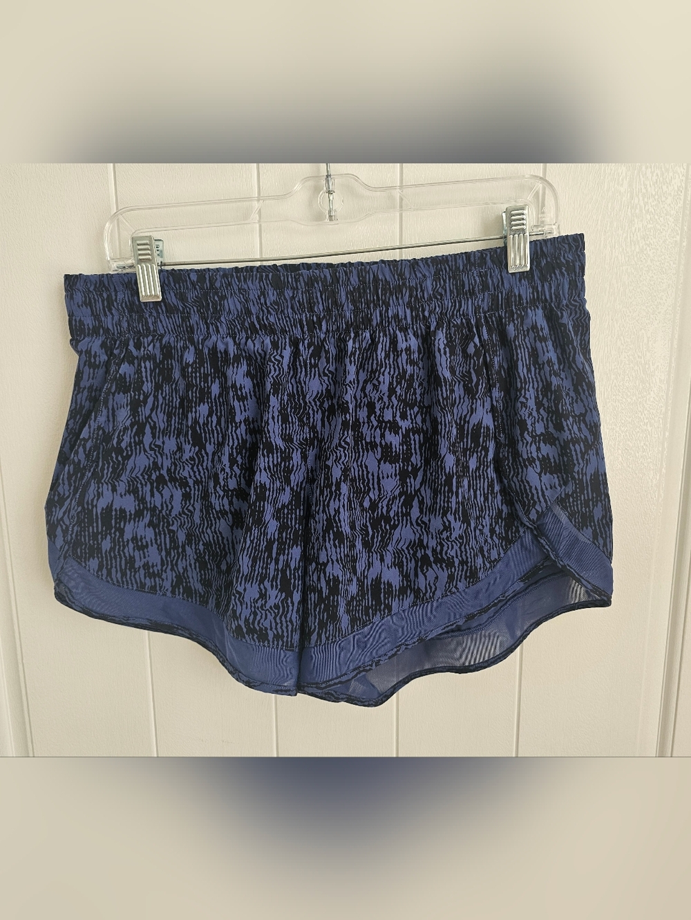 ATHLETA Mesh Racer Run 4" Black & Blue Athletic Shorts